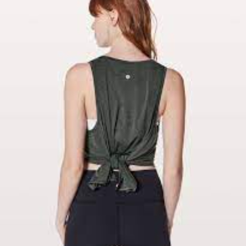 Lululemon Watch Me Flip Tank (NWOT)